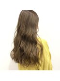 ベージュ
