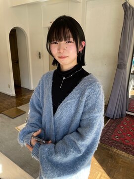 ヘアーアイスカルテット(HAIR ICI QUARTET) 透明感暗髪アッシュブルーグレージュ切りっぱなしボブ