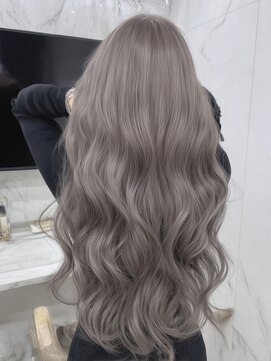 ジルバイジゼル(JILL by GiseL) ロング シルバーグレージュ ハイトーン ブリーチ 透明感カラー