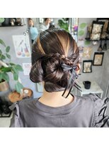 エステラ(ESTELA)&nbsp;カチ盛りリボン　タイトヘア