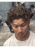 サーフバック　ツイストスパイラル眉カットメンズパーマ