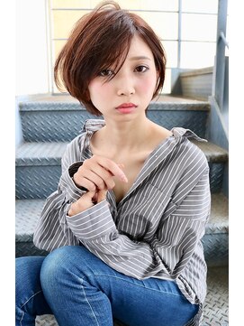 アンビエンテ(ambiente) 大人ショート　耳かけ　ふんわりシルエット