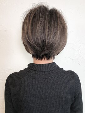 ウィロー(WILLOW) 【WILLOW京橋】明るいお白髪染めのショートボブ(井下貴史)