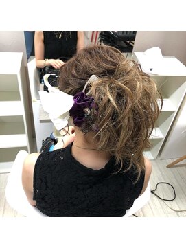 キッススワン(KISS SWAN) アイドルが奏でるはではでだぁサイドポニー