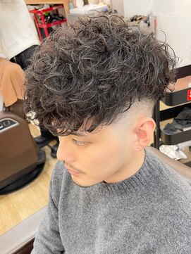 クオンヒール 淀屋橋店(QUON HEAL) スペインカール/スパイキーショート/フェザーパーマ/フェード×