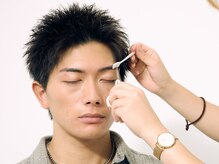 エルマーク 神戸三宮(L-MARK)の雰囲気（髪と一緒に眉毛のお手入れもメンズサロンのプロにお任せ◎）