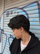 シザーズ(SCISSORS)&nbsp;センターパート/スパイラルパーマ/韓国風ヘアー/韓国風スタイル