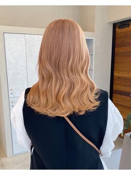 アム(am) グレージュ切りっぱなしボブ前髪ありミニボブミルクティベージュ