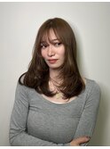 オリーブベージュ×ミディアムレイヤー