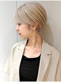丸みショートボブ◎小顔×前下がりレイヤー大人可愛いハイトーン