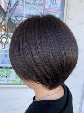 フリー(Free) 脱白髪染め白髪ぼかしシークレットハイライト×ショートヘアー