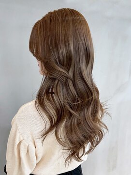 グレージュロング暗めカラー韓国ヘア顔周りレイヤー_ba567882