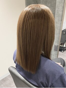 イヴ(y.ve)の写真/大人女性から支持多数◎厳選された商材で髪を守りながらワンランク上の上品な大人カラーが叶う♪