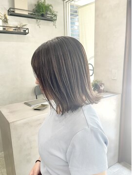 ハイライトグレージュ×外はねボブ♪