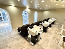 クロエ バイ ラヴィズム 新潟ビルボードプレイス2店(CLOE by LUVISM)の雰囲気(くつろげるシャンプールームをご用意しています。)