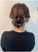 アップスタイル　シニヨン　結婚式ヘア　参列