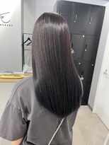 カミエ(kamie)&nbsp;ロングヘアを上品に仕上げるアッシュカラー × 毛先ケア