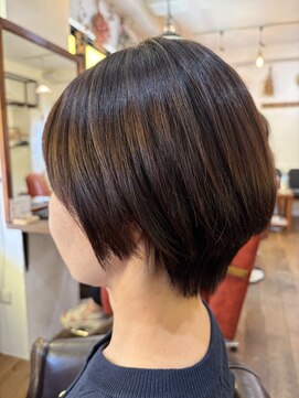 ロウスリー(Lowsly) 大人ナチュラルショート　縮毛矯正　髪質改善　くせ毛　30代40代