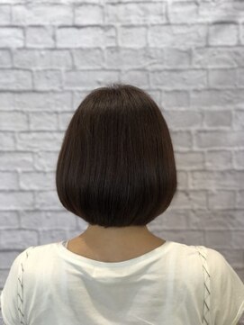 ミーティア バイ クアトロ(Meteor By QUATRO) ツヤ感抜群ボブスタイル