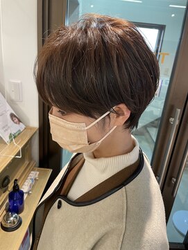 コワファーストナガサキシャンプーボーイ(COIFF1RST NAGASAKI SHAMPOO BOY) 大人可愛い20代30代40代黒髪前下がりショートボブ丸みショート◎