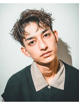 オーシャントーキョーオーバー 渋谷(OCEAN TOKYO OVER) スーツ短髪ツーブロック束感モテるパーママッシュ黒髪スパイキー