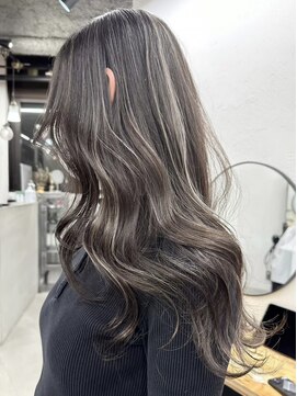 キラ 渋谷(KILLA) コントラストハイライト/レイヤーカット/白髪ぼかし/前髪表参道