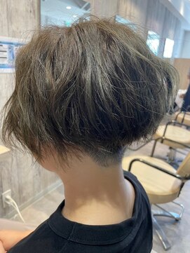 エヌアンドエー せんげん台店(N&A) 前下がりショートマッシュ ゆるふわパーマ 刈り上げ