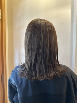 トレパルッキエーレ(tre parrucchiere) ［-tre-］切りっぱなしボブ×イルミナベージュ