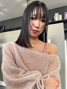 ナービス(NARVIS) ミディアム/切りっぱなし/顔まわりカット/艶感