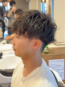 ゼロスバーバー(0's BARBER SHOP) シャドウパーマ/ツイストスパイラル/マッシュ/ツーブロ