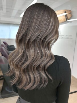 アーサス ヘアー デザイン 長野駅前店(Ursus hair Design by HEADLIGHT) #長野駅前#白髪ぼかしハイライト#グラデージョン#透明感カラー