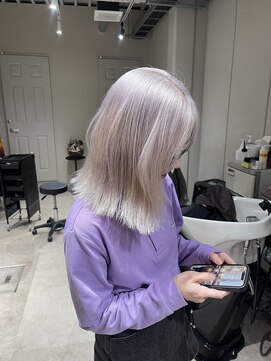 エラ(ere) ホワイトラベンダー　ハイトーンカラーボブ　ブリーチ2回