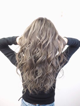 アズ(As) ハイトーングレージュ