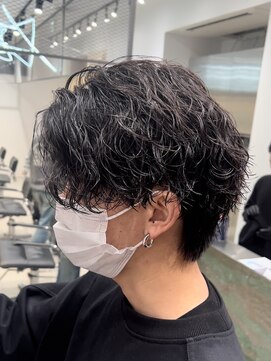 フィフス トウキョウ (fifth TOKYO) センターパートツイストスパイラルパーマメンズマッシュパーマ