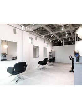 【白髪ぼかしに特化◇少人数制脱白髪染めサロン】豊富な知識と経験を活かして理想のスタイルへ導きます！