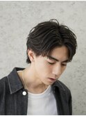 大人の抜け感を演出する、今トレンドのフェザーパーマ