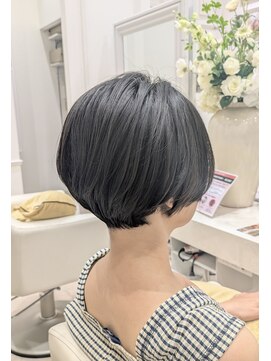 フェリーアヴェダハルミ(FEERIE AVEDA HARUMI) 丸みショートボブ