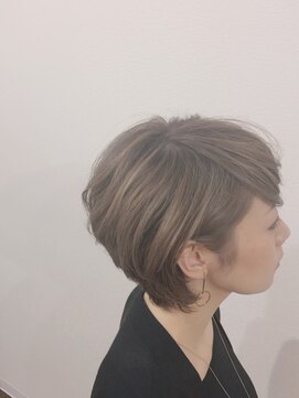 ラブロ サロン(Salon) 外国人風ハイライト&大人ショート