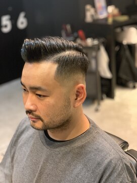 フランクスバーバー アンド ビアークラブ(FRANK'S BARBER and BEER CLUB) かき上げポンパドールスキンフェードカット