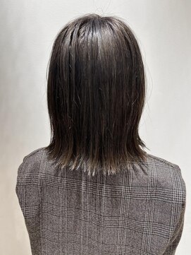 リア(Li'a by neolive) 外ハネ×グレージュ