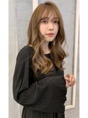 清楚なコテ巻きスタイル