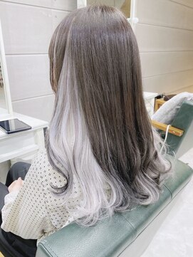 デイズ(days) ホワイトカラー　インナーカラー　ロングカット　DAYS 原宿