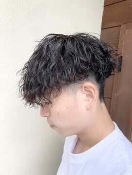 アールズ ヘアー(R s hair) 波巻きスパイラル×刈り上げマッシュ