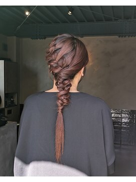 モノクローム(monochrome) hairdo