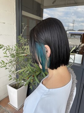 オルシェット(olchette) インナーカラー(ターコイズブルー)とボブ