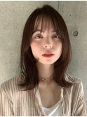 こなれミディアムレイヤーカット束感前髪オリーブベージュ外ハネ