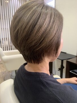 レナータ(Renata) お手入れ簡単！シルエットがキレイなショートヘア