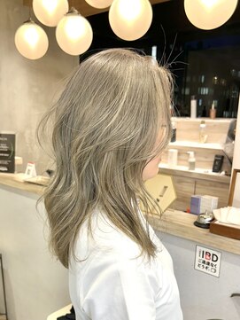 ロンドクロエ 横浜(Lond Chloe) ★一回のブリーチで作るホワイトベージュが、可愛い！横浜