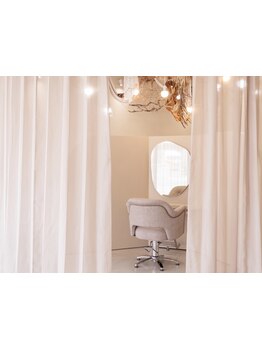 広がり、パサつき等、大人女性のお悩みを解消♪年齢と共に変化するお悩みも、髪の状態を見極めます♪