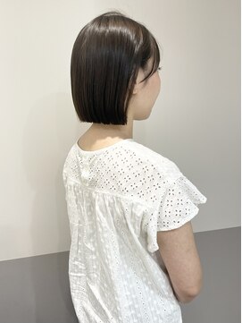 エレノア 新宿西口店(Eleanor) シンプルボブ/スモークベージュ